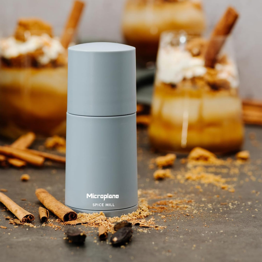 Microplane Gewürzmühle 2in1 – Küstenblau | Manuelle Mühle mit rasiermesserscharfer Edelstahlklinge |