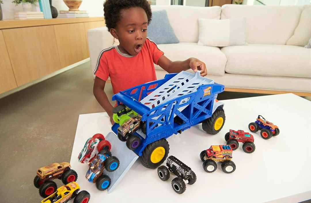HOT WHEELS Monster Trucks Transporter Nashorn - Schlepper, Platz für 12 Monster Trucks oder 32 Hot W