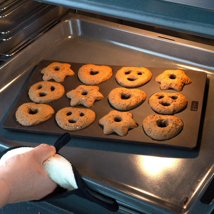 Lurch FlexiForm Backform für 12 Mini-Lebkuchen Bretzeln, Herzen und Sterne Premium-Platin-Silikon 20