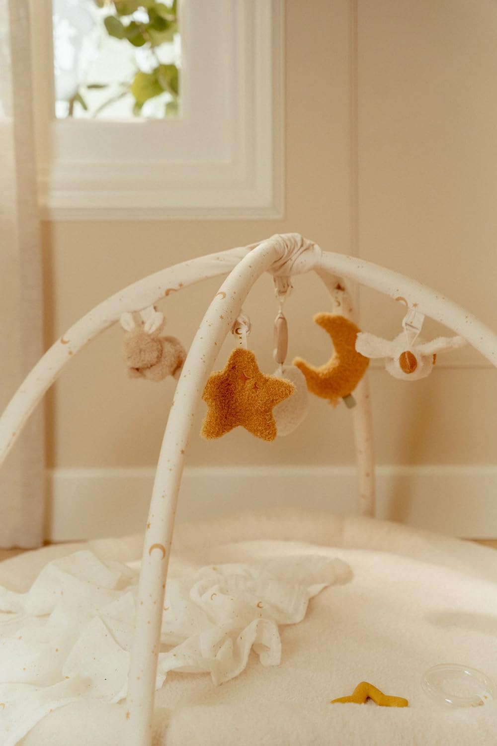 Little Dutch Krabbeldecke mit Spielbogen Activity Baby weiss - Newborn Naturals