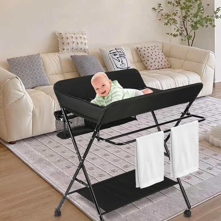Baby Wickelkombi - klappbare Wickelkommode, mobiler Wickeltisch mit Wickelauflage, Sicherheitsgurt u