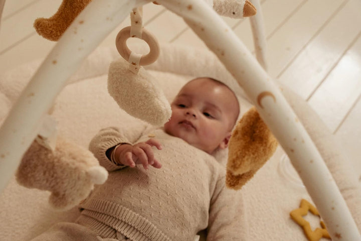 Little Dutch Krabbeldecke mit Spielbogen Activity Baby weiss - Newborn Naturals