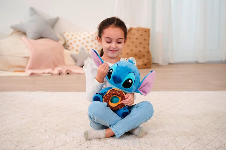 Simba Disney Stitch Kuscheltier mit Doughnut – Plüschfigur zum Knuddeln, mit Schoko‑Donut und Streus